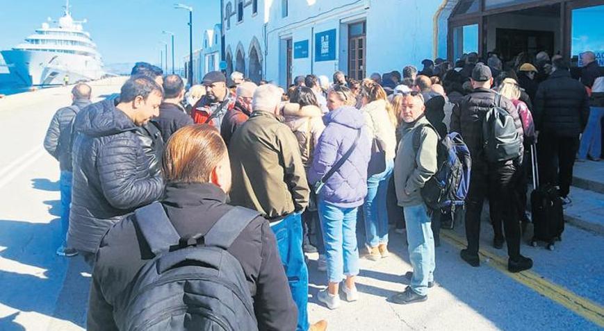 Yunan adalarında yeni sistem uzun kuyruk oluşturdu