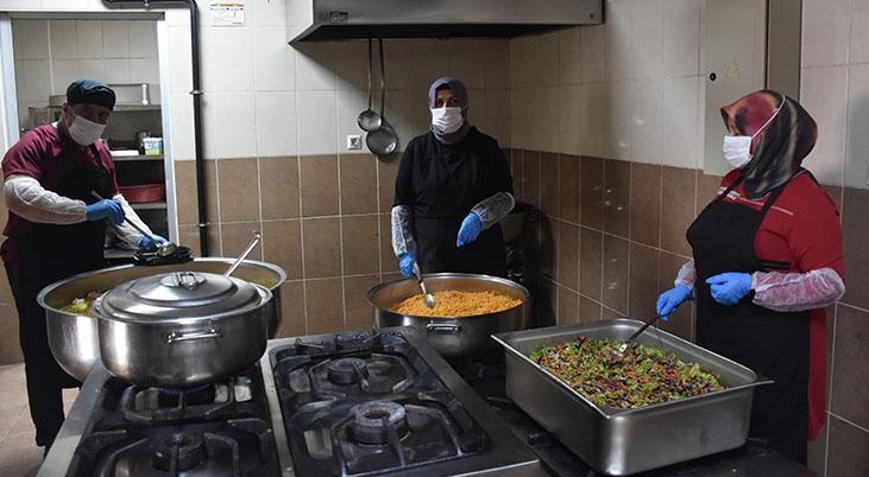 Gümüşhane’de 40 haneye her gün sıcak yemek Ramazan bereketi sofralara ulaşıyor