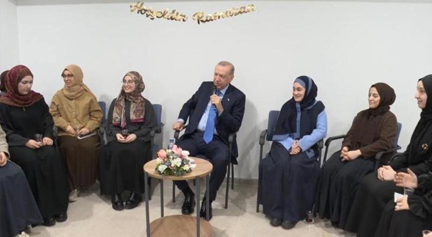 Cumhurbaşkanı Erdoğan üniversite öğrencileri ile bir araya geldi