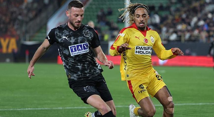 Türkiye Kupasında Galatasaray, Alanyaspor deplasmanından ilk yarıda bulduğu gollerle galip ayrıldı Türkiye Kupasında Galatasaray, Alanyaspor deplasmanından ilk yarıda bulduğu gollerle galip ayrıldı