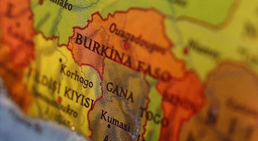 Ganada yolcu otobüsüyle ambulansın çarpışması sonucu 16 kişi öldü