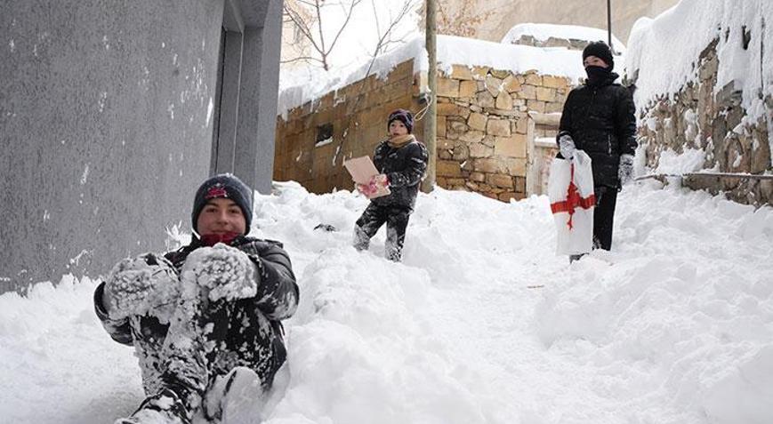 Kent güne 15 santimetre karla uyandı