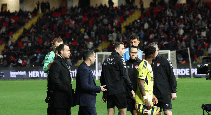 Gaziantep FK - Fenerbahçe maçına ışık engeli Maç gecikmeli başladı