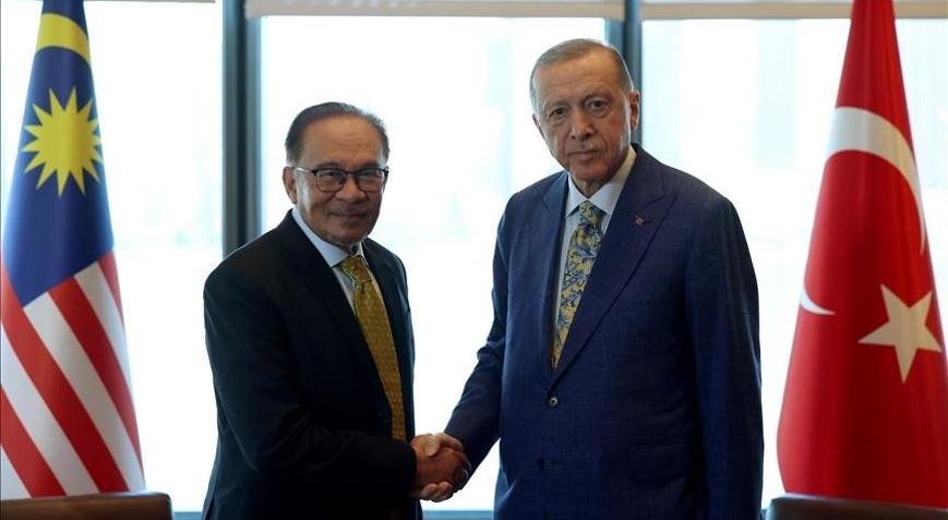 Cumhurbaşkanı Erdoğan, Malezya Başbakanı Enver İbrahim ile görüştü