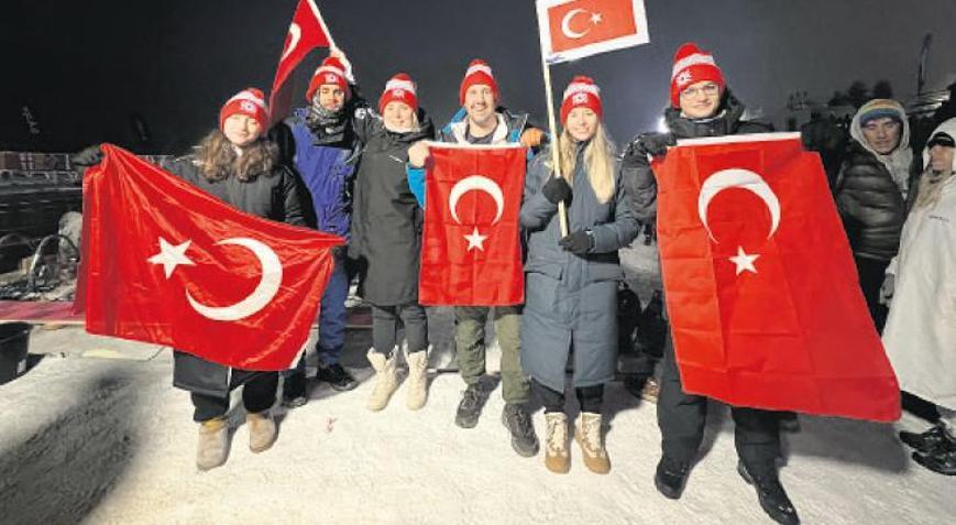 Buz yüzmede tarihi başarı