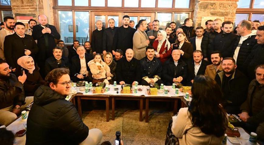 TBMM Sanayi Komisyonu Başkanı Varank, Bursada vatandaşlarla sahur yaptı