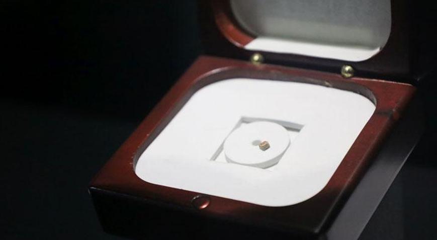 Bu kitabı görmek için büyüteç gerekiyor Dünyanın en küçük kitabı Türkiye’de