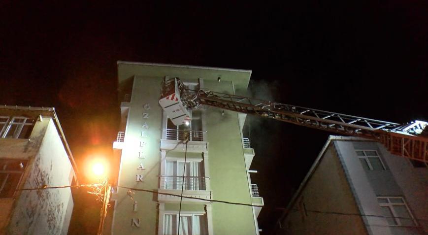 İstanbul - Ümraniyede 5 katlı binada çıkan yangın söndürüldü