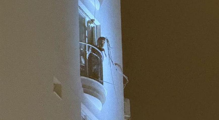 Adana’da bir genç dehşet saçtı Kendimi de evi de yakacağım