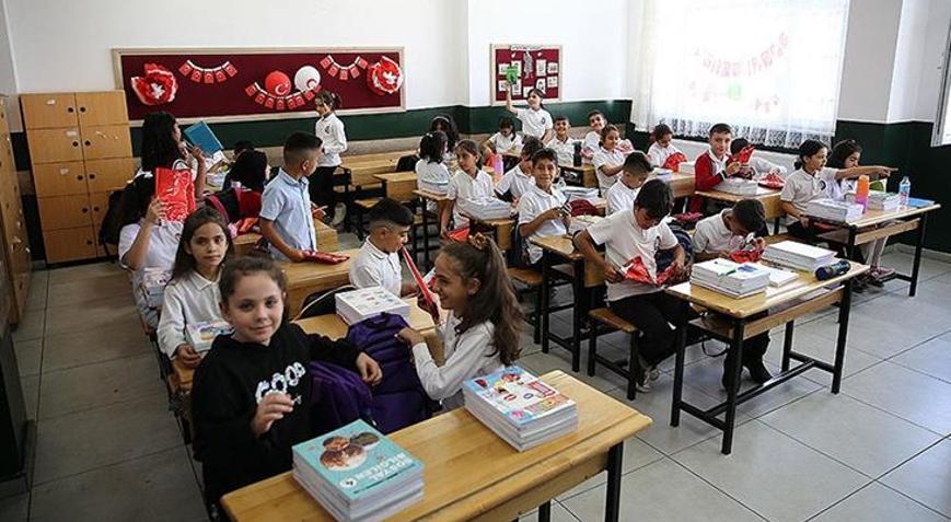 Milyonlarca öğrenci için ara tatil başlıyor Okullarda son ders zili bugün çalacak