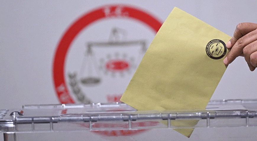 AK Partinin masasındaki son anket sonucu AK Parti 6 aydaki değişime dikkat çekti