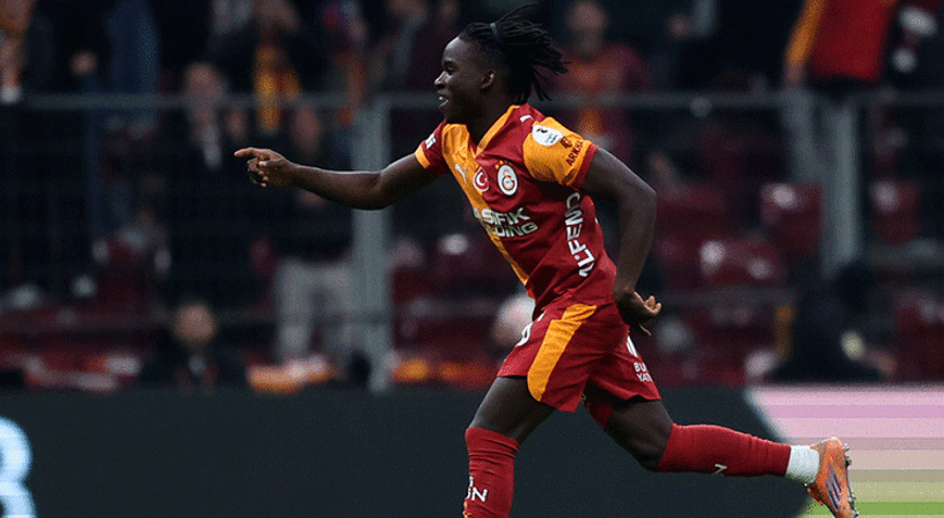 Galatasarayda Renato Nhaga taraftarı mutlu etmek istiyor
