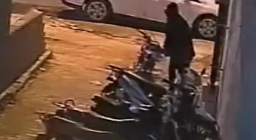 Son taksitini ödediği motosikleti çalındı, hırsızlık kamerada