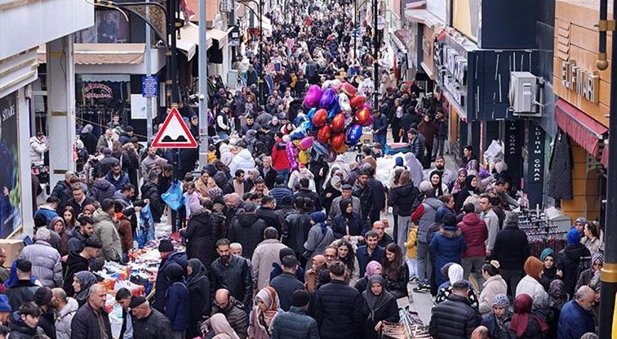Bayram tatilinde adım atacak yer kalmadı: Burası adeta Beyoğlu, Taksim