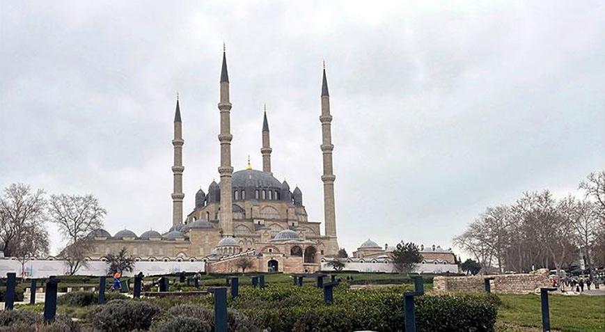 Selimiyede 4 yıl aranın ardından ilk bayram namazı Vatandaş akın etti