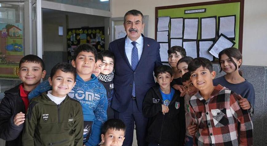 Ara tatil sona erdi, sınıflar doldu Bakan Tekin’den öğrencilere ve öğretmenlere mesaj Ara tatil sona erdi, sınıflar doldu Bakan Tekin’den öğrencilere ve öğretmenlere mesaj
