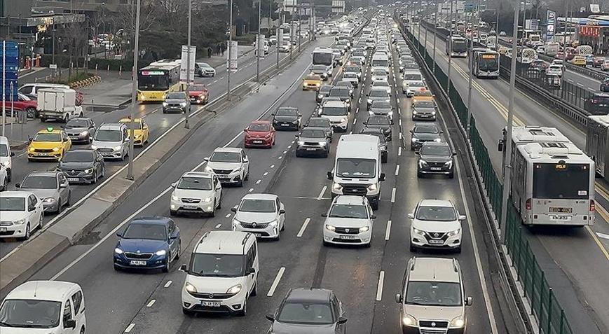 Bayramda otoyol ve köprülerden 12,3 milyon araç geçti