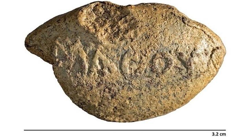 2.100 yıllık sapan mermisi bulundu: Bakın üzerinde ne yazıyor