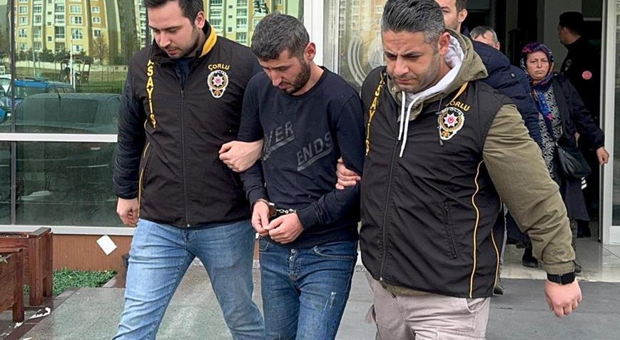 Eşini 5 bıçak darbesiyle ağır yaralayıp, yanındaki erkeği öldüren sanığa tahrik indirimiyle 16 yıl hapis