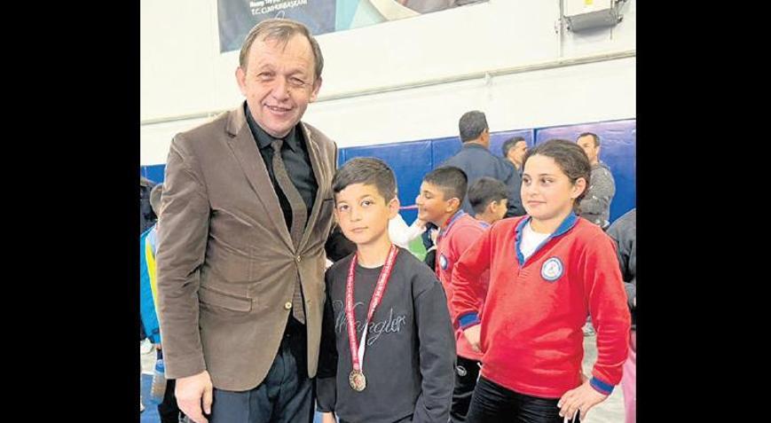Aydında çocuklar oyunlarla eğlendi