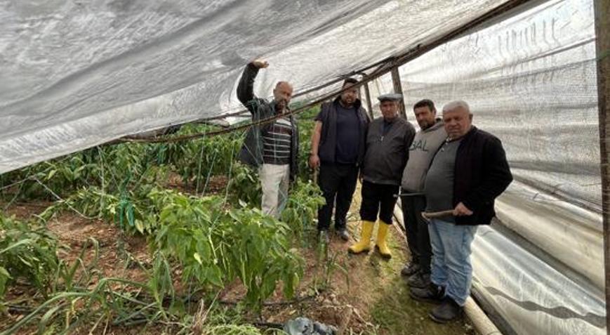Antalya Kumluca’da hortum felaketi: Seralar zarar gördü, üreticiler sabah hasarı tespit etti