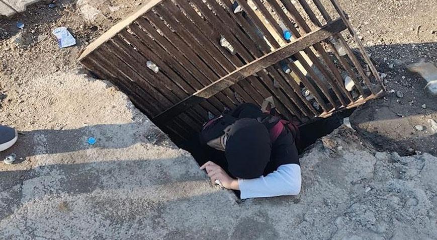 Mazgala bastı, kendini 1 buçuk metrelik çukurda buldu: Her gün kullandığı yol