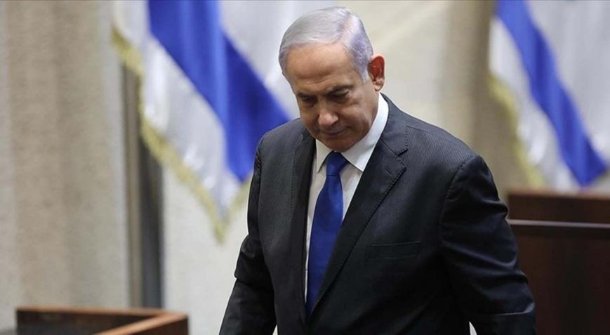 Eski İsrail Başbakanından Netanyahuya sert sözler Ülkeyi içeriden parçalıyor