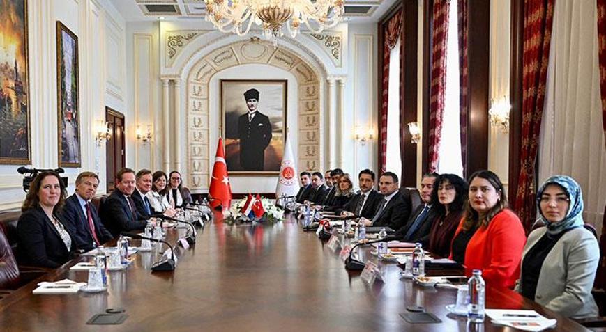 Bakan Gürlek, Hollandalı mevkidaşı Van Weel ile görüştü