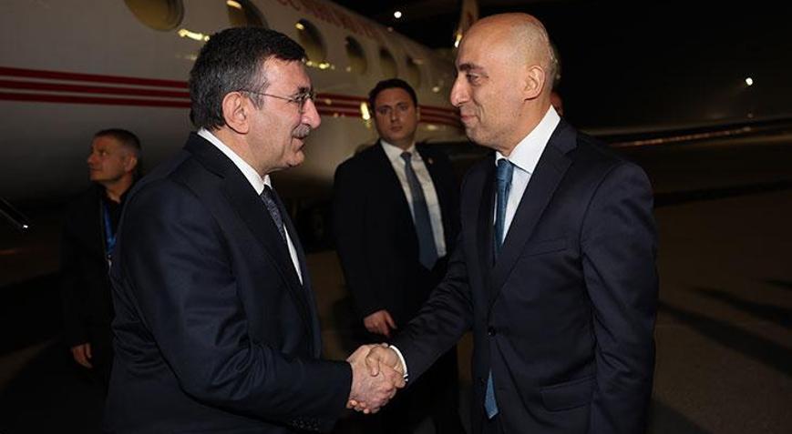 Cumhurbaşkanı Yardımcısı Yılmaz Baküye geldi