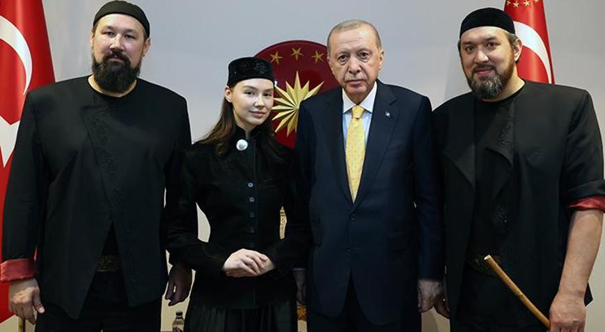 Cumhurbaşkanı Erdoğan Ay Yola müzik grubunu kabul etti