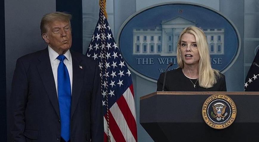 Trump, Adalet Bakanı Pam Bondiyi görevden aldı