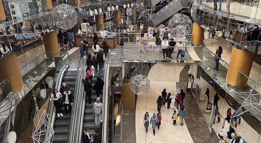 Ankaradaki AVM’den tartışma yaratan ‘18 yaş altına yasak’ kararı: Bu uygulama yasal mı