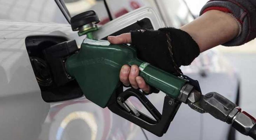 ARAÇ SAHİPLERİ DİKKAT Motorine yeni zam haberi geldi 4 Nisan Cumartesi güncel akaryakıt fiyatları Motorine kaç lira zam gelecek