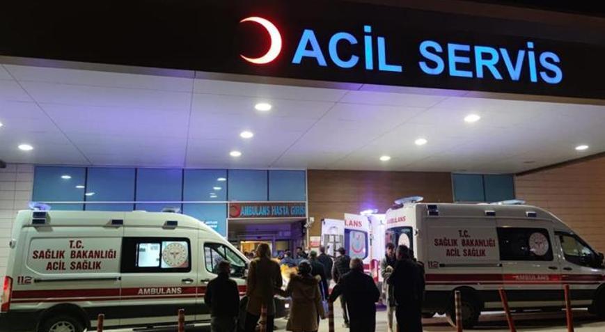 Bağcılardaki kavga ihbarına gitmişlerdi 17 yaşındaki çocuk polisleri bıçakladı