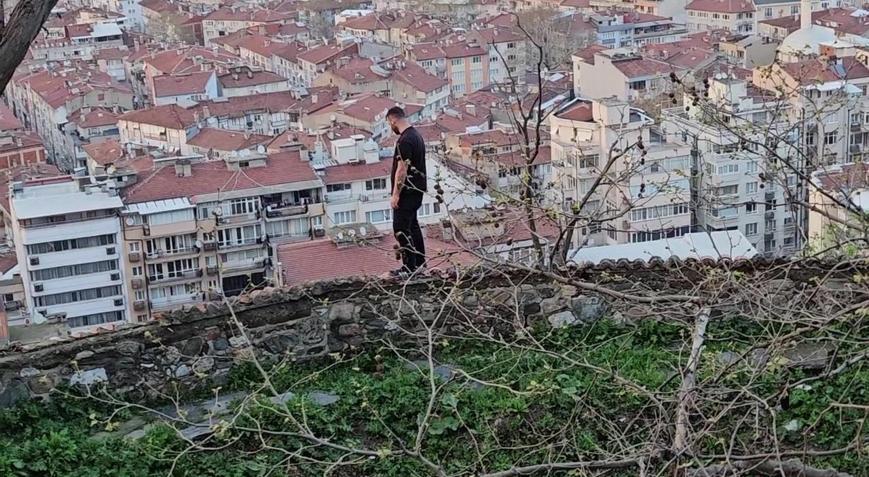 Bursa’da surlara çıkan adam, Ezgi gelmezse atlarım dedi Jiletlerle intihar tehdidi savurdu