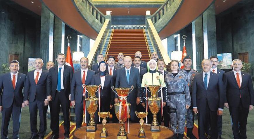 Erdoğan, CHP lideri Özel’in çağrısına kapıyı kapattı: ‘Erken ya da ara seçim yok’