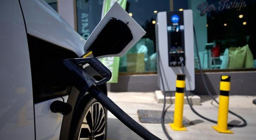 Elektrikli ve hibrit araç satışları yükseldi
