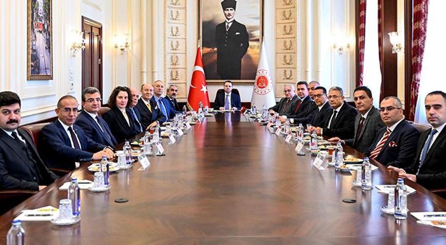 Adalet Bakanı Gürlek, Yargıda Birlik Derneği heyetini kabul etti