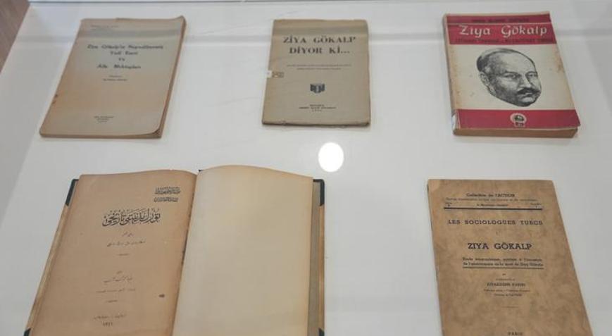 Türk dünyasına 5 lehçede dev eser