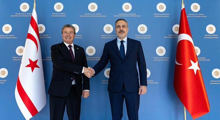 Dışişleri Bakanı Hakan Fidan, KKTC Başbakanı Üstel ile görüştü