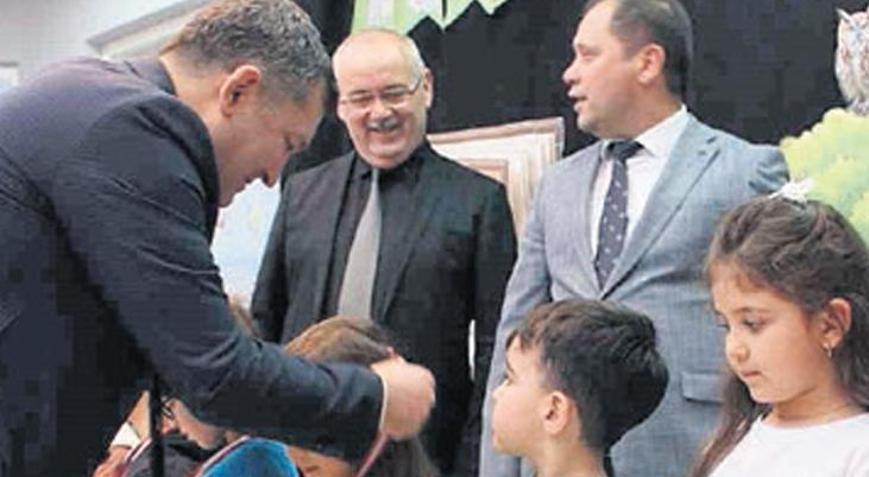 Miniklere kitap kurdu madalyası