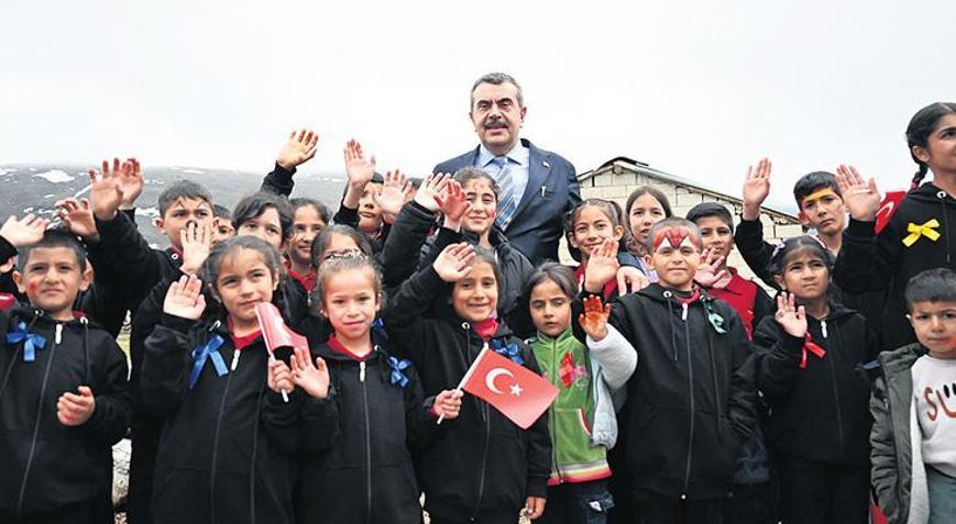Bakan Tekin ‘depo okul’ sistemini anlattı: Öğrenci yerine öğretmen taşınacak