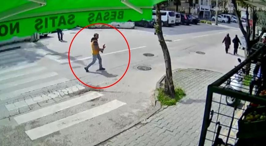 Şehidin kabrindeki minyatür heykeli çaldı; güvenlik kamerasına yakalandı