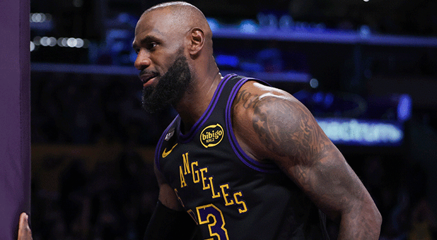 NBAde LeBron James bir kez daha tarihe geçti 12 bininci asistini yaptı