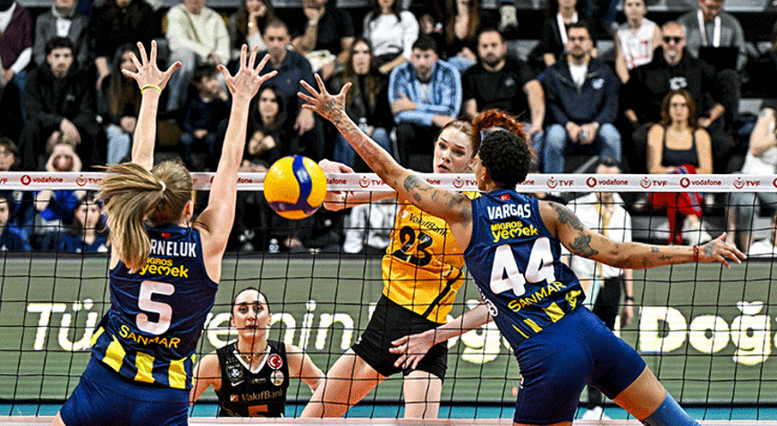 Final serisinde Fenerbahçe VakıfBankı mağlup etti, seriyi 1-1e getirdi