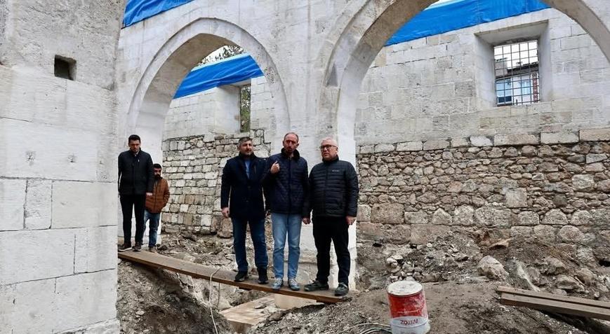 Sivas Ulu Cami’de 833 yıllık eğri minare restore ediliyor: İskele çalışmaları sürüyor