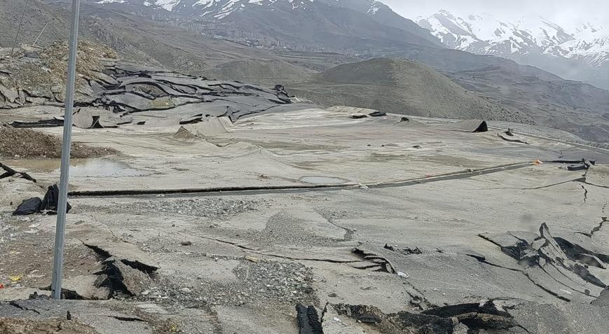 Hakkaride heyelan riski nedeniyle katı atık tesisinde faaliyetler geçici olarak durdurdu