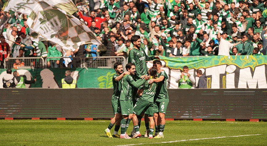 Bursaspor adım adım 1. Lige 35 bin taraftar takip etti