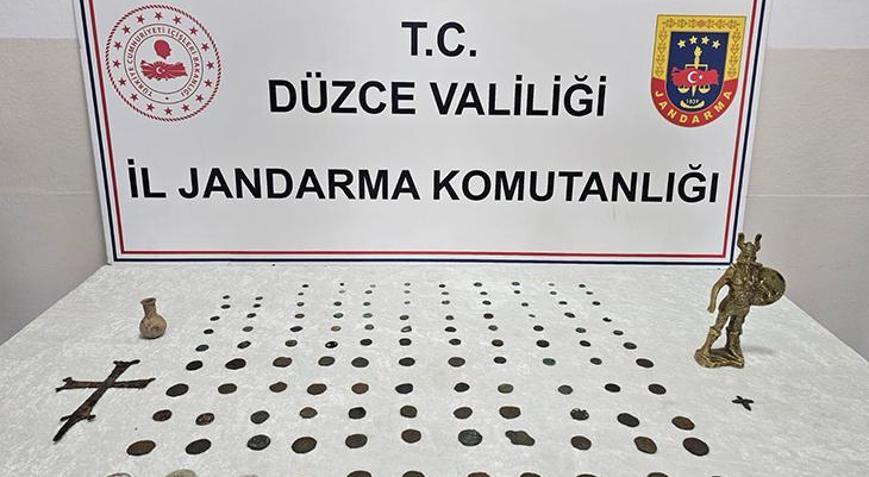 Düzcede Roma ve Bizans dönemine ait olduğu değerlendirilen 136 eser ele geçirildi