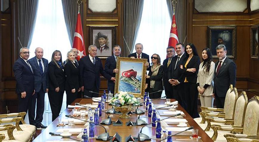 Cumhurbaşkanı Erdoğan, Türk Demokrasi Vakfı heyetini kabul etti